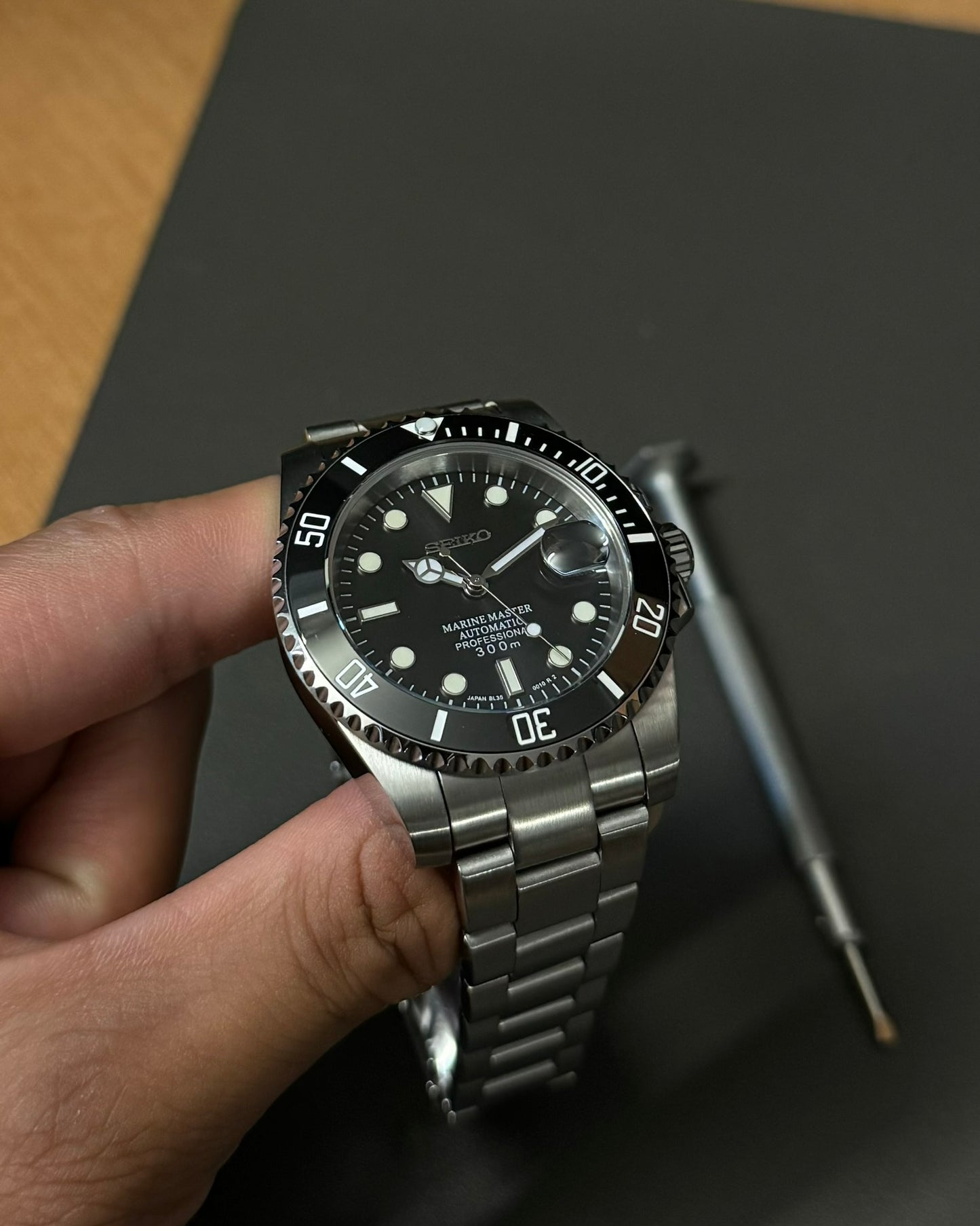 Dive Watch: Stainless Steel Black Bezel on Oyster Bracelet