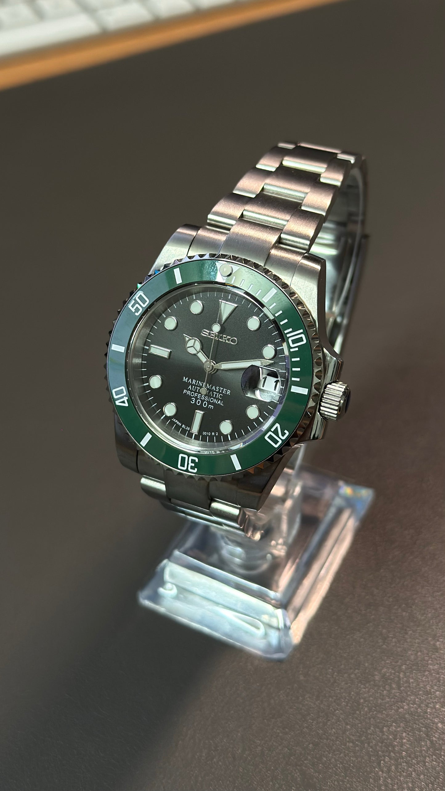Dive Watch: Stainless Steel Green Bezel on Oyster Bracelet