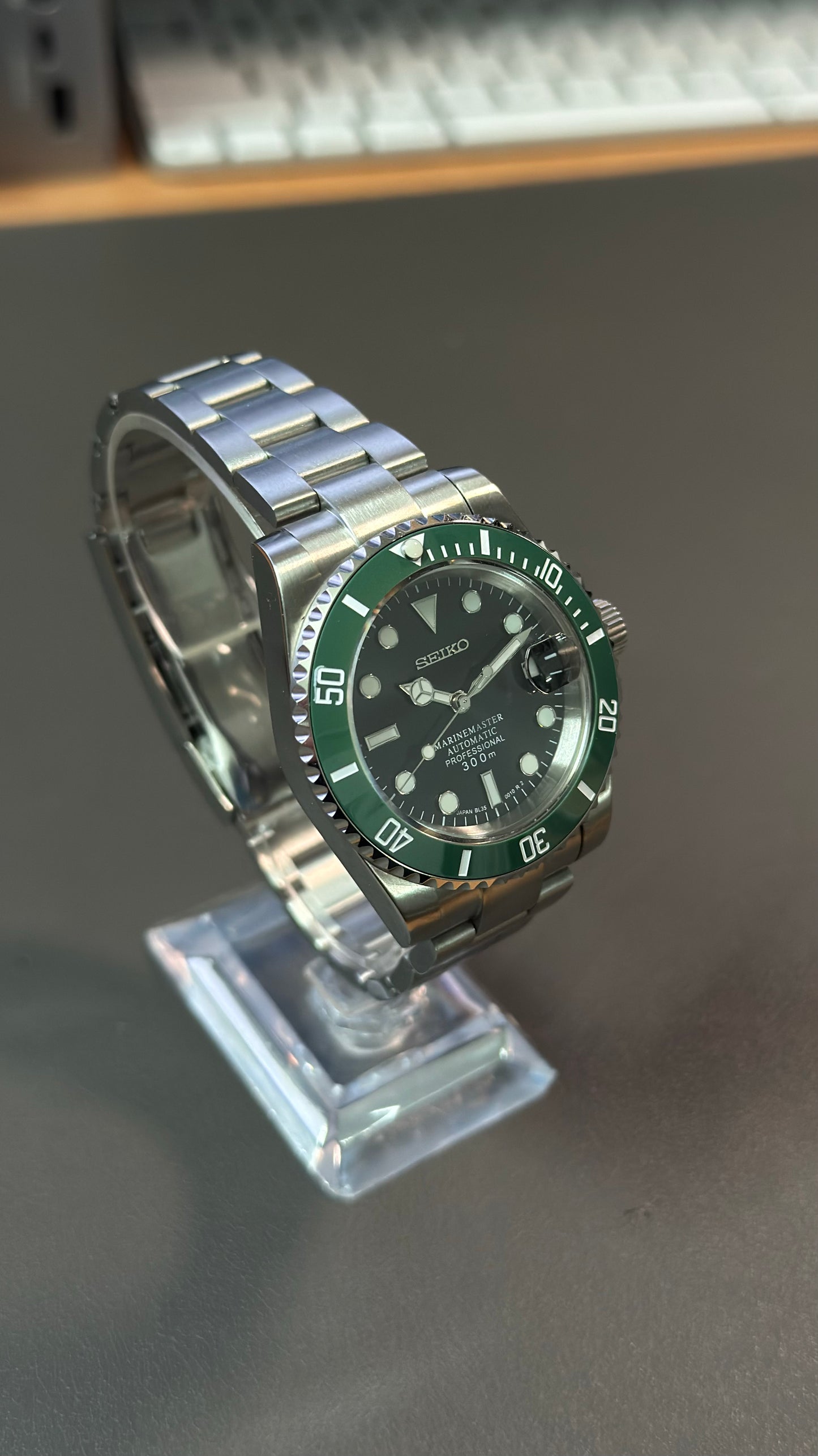 Dive Watch: Stainless Steel Green Bezel on Oyster Bracelet