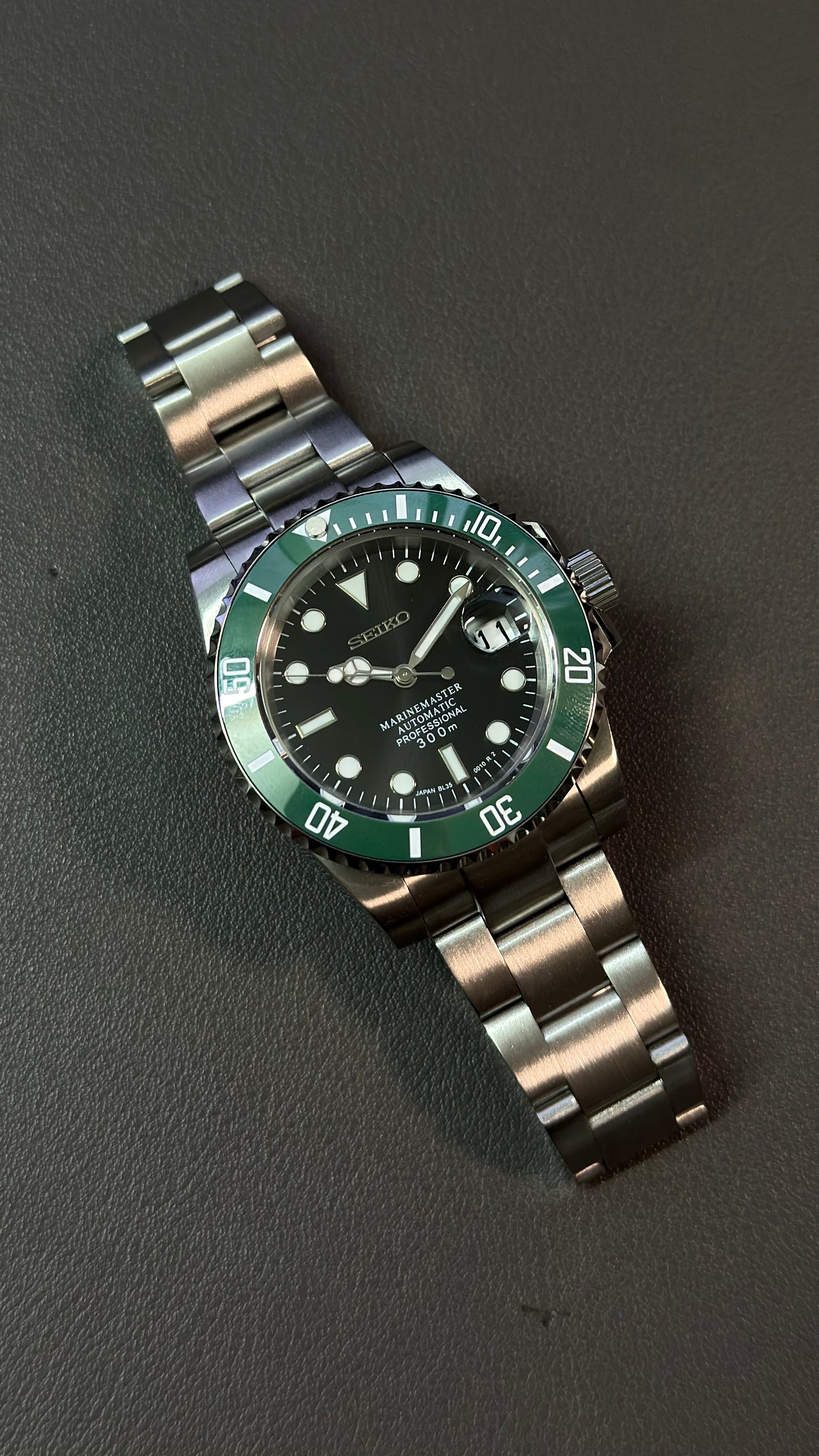 Dive Watch: Stainless Steel Green Bezel on Oyster Bracelet