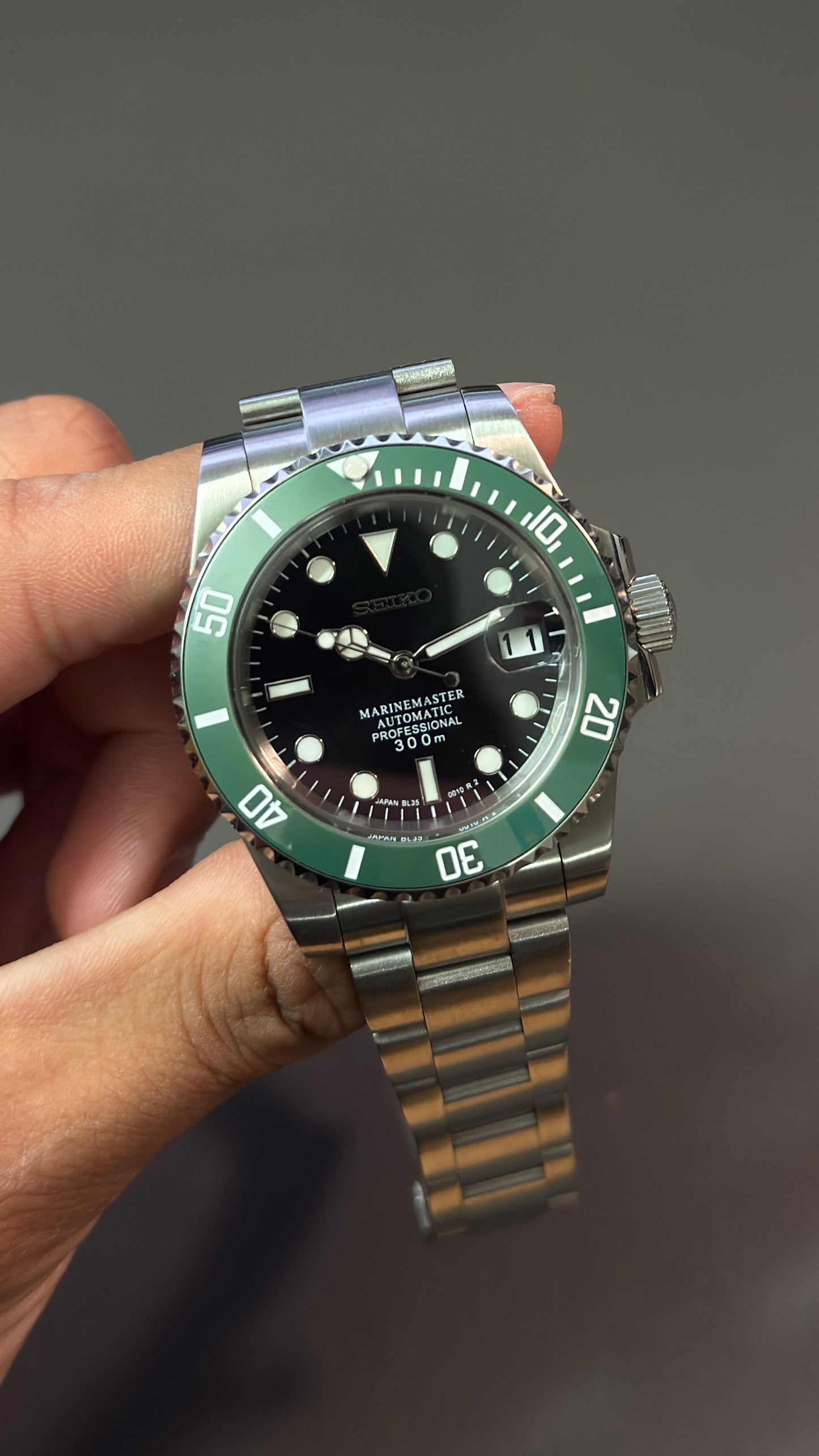 Dive Watch: Stainless Steel Green Bezel on Oyster Bracelet