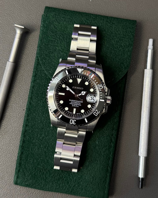 Seiko Mod Dive Watch: Stainless Steel Black Bezel on Oyster Bracelet