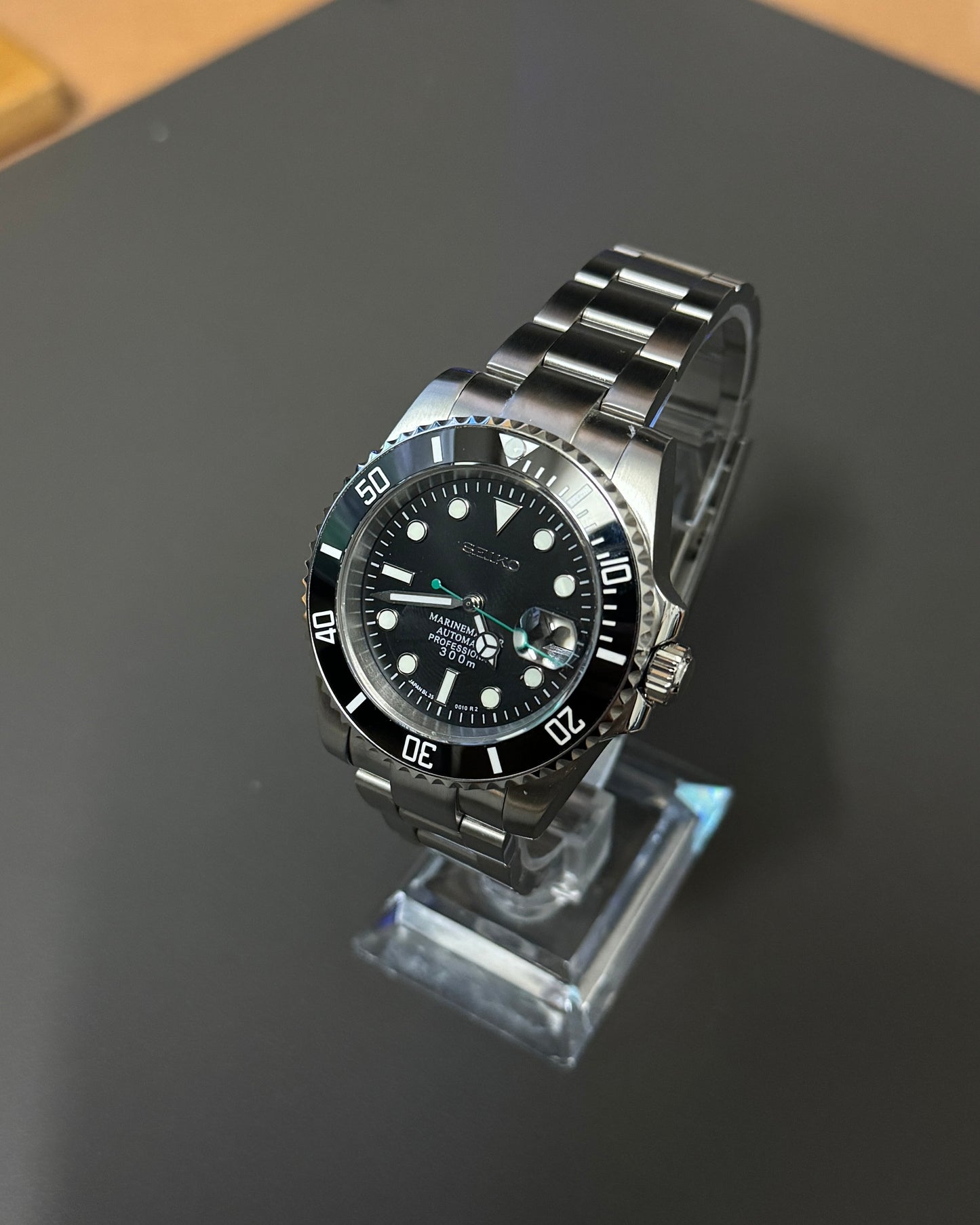 Seiko Mod Dive Watch: Stainless Steel Black Bezel on Oyster Bracelet