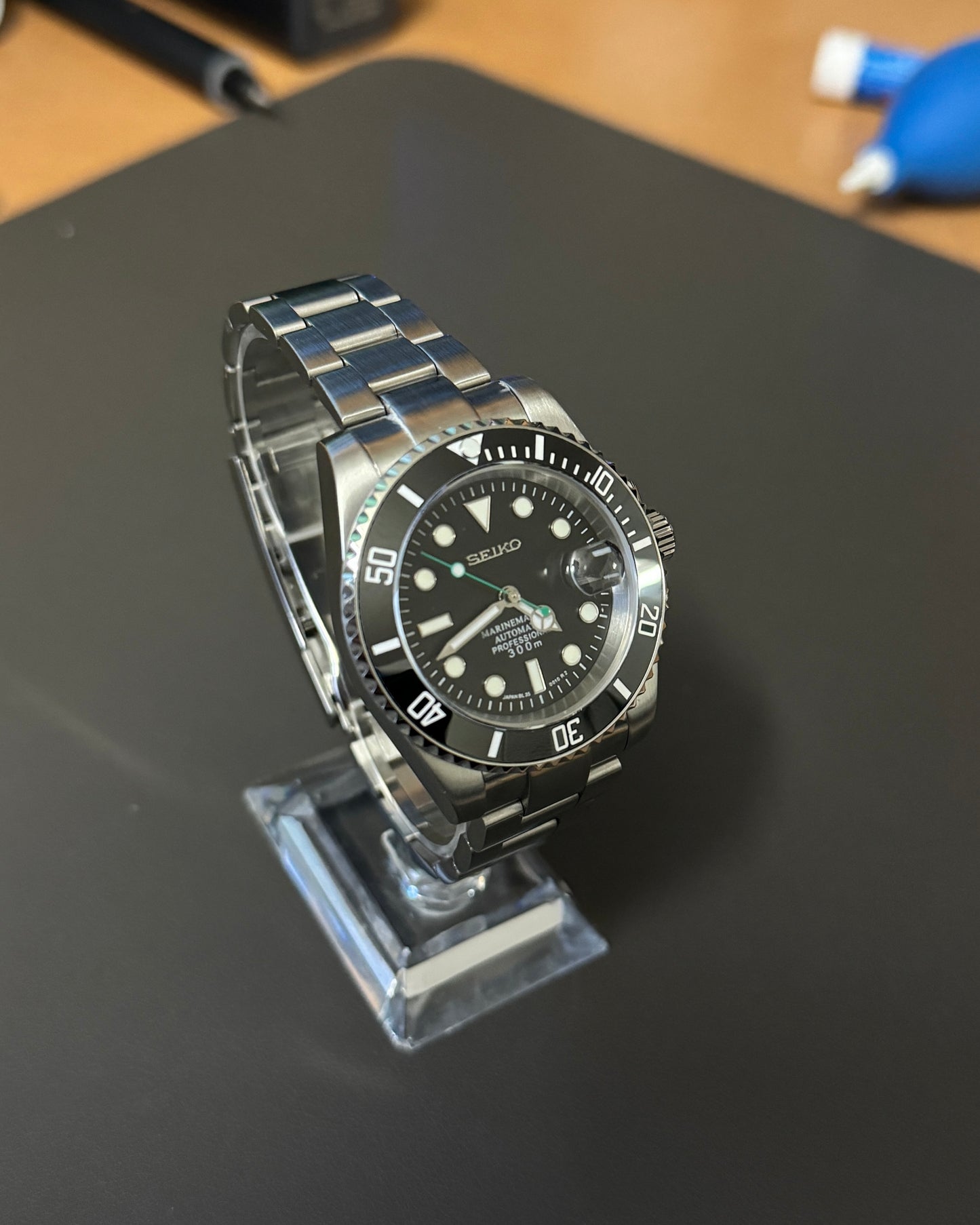 Seiko Mod Dive Watch: Stainless Steel Black Bezel on Oyster Bracelet