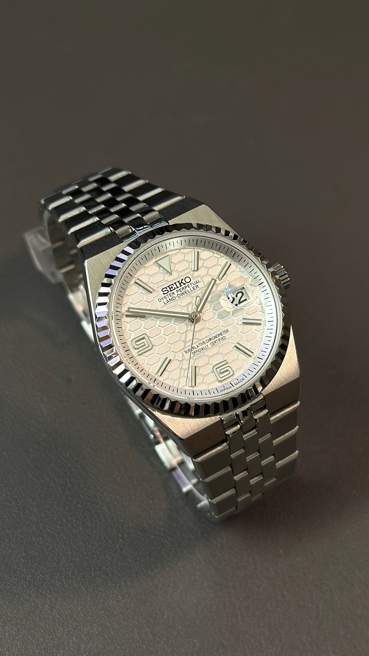 Land-Dweller: Stainless Steel White Dial