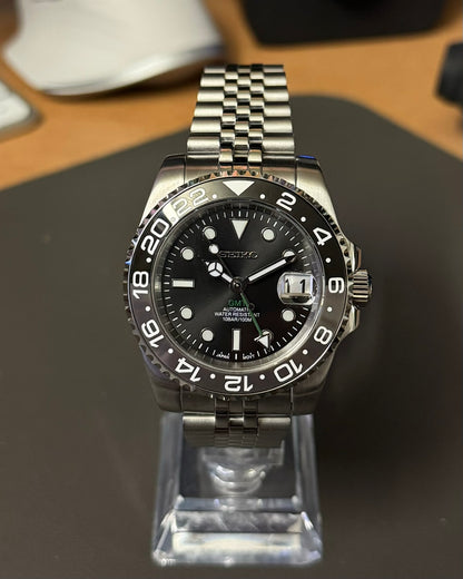 GMT: Stainless Steel Bruce Wayne Rotating Bezel w/ Jubilee Bracelet