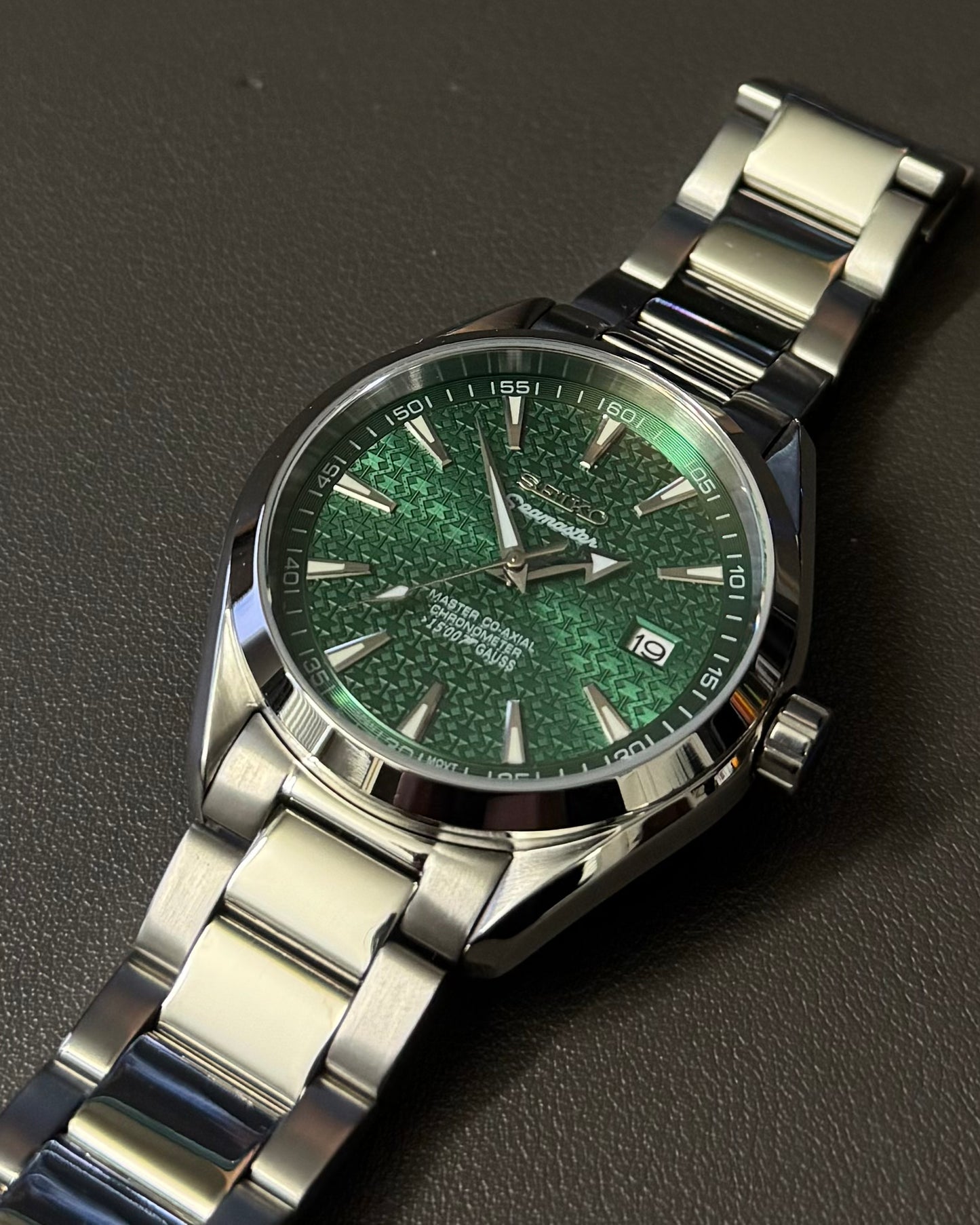 Seiko Mod Seamaster: Stainless Steel Guilloche Green Dial