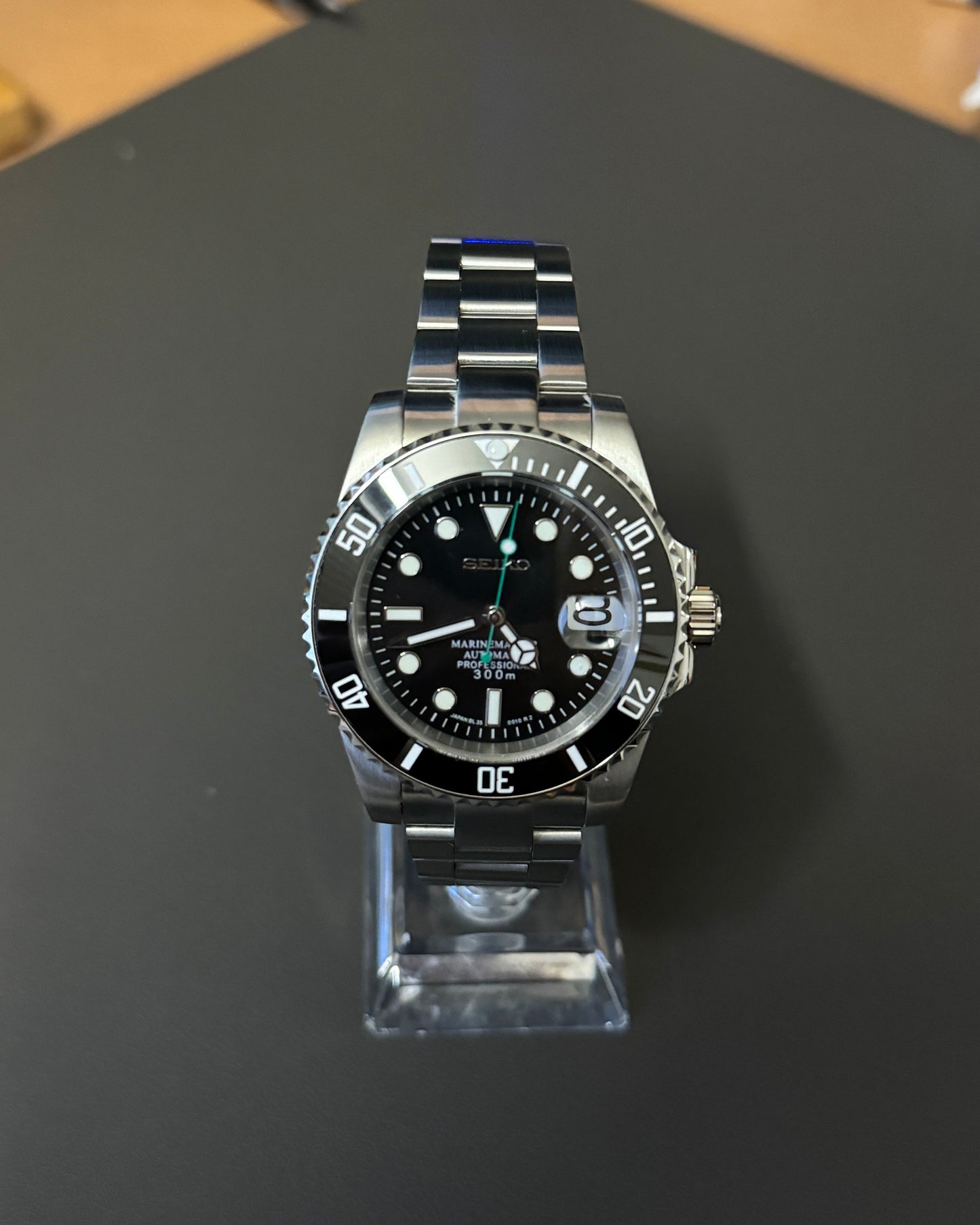 Seiko Mod Dive Watch: Stainless Steel Black Bezel on Oyster Bracelet