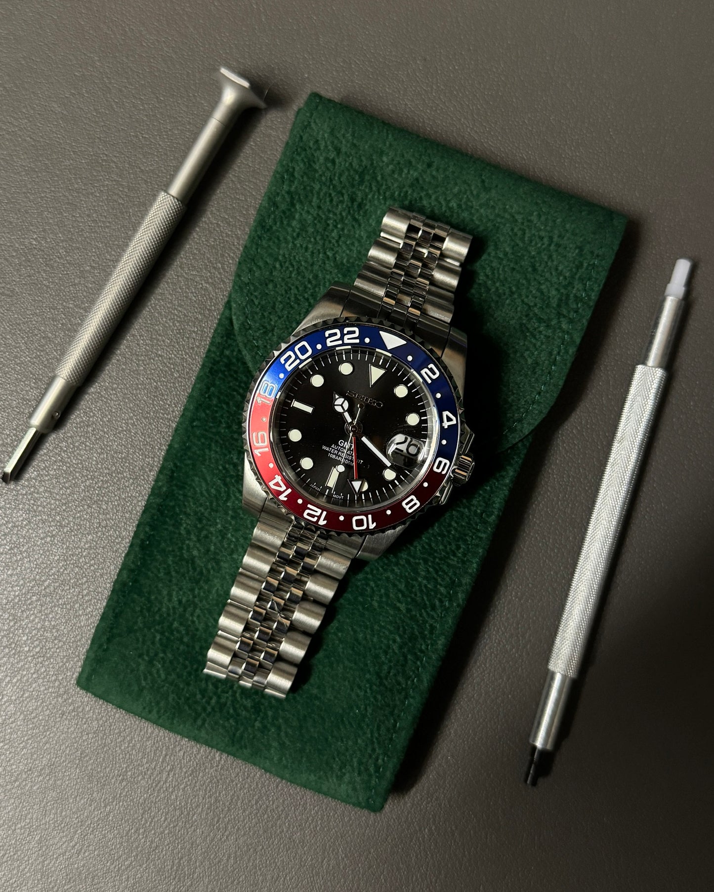 Seiko Mod GMT: Stainless Steel Pepsi Rotating Bezel w/ Jubilee Bracelet