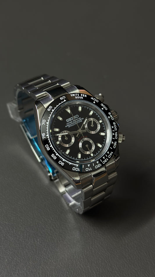 Chronograph: Stainless Steel Black Dial on Oyster Bracelet
