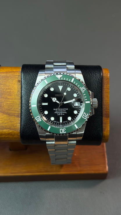 Dive Watch: Stainless Steel Green Bezel on Oyster Bracelet